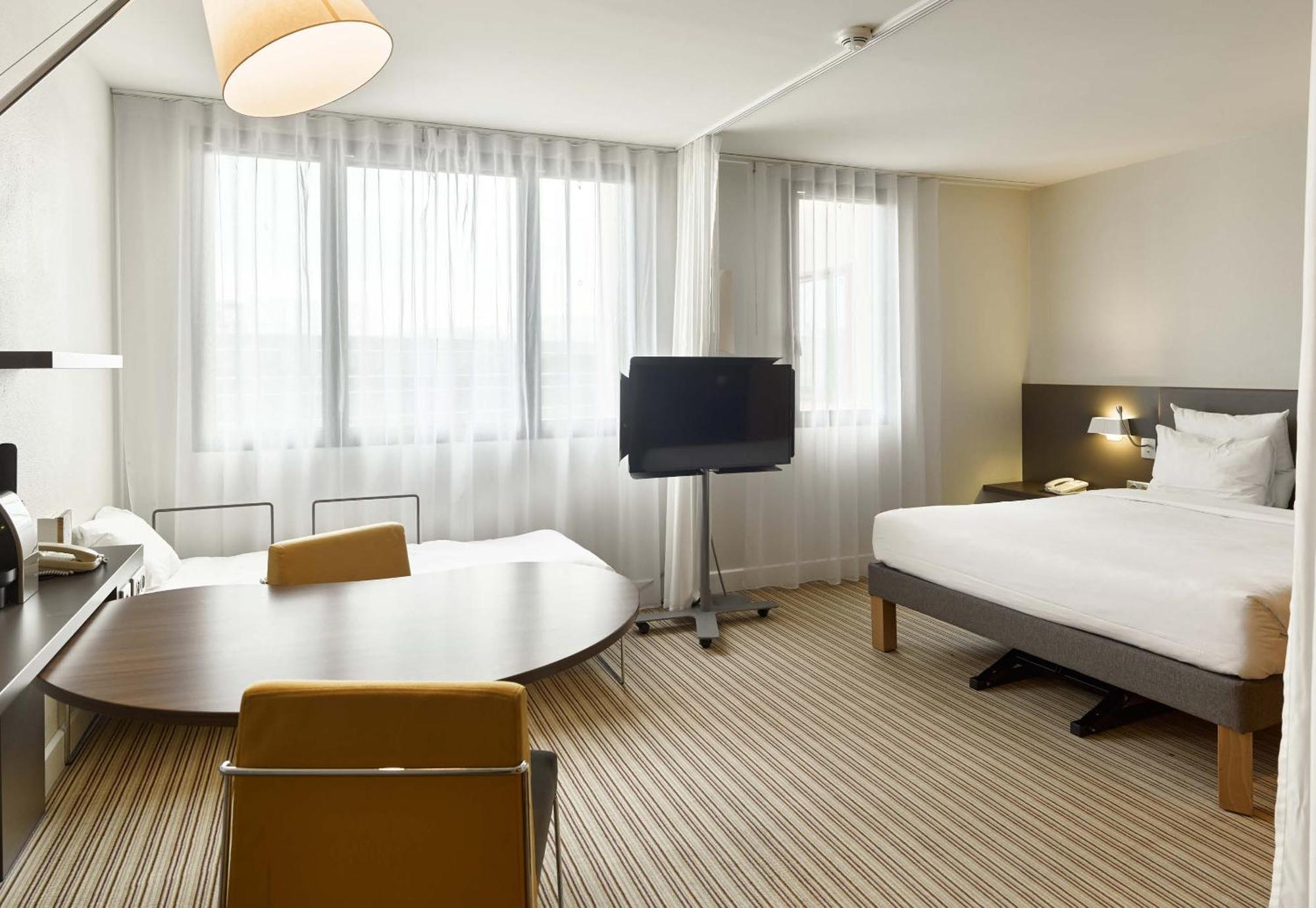 B&B Hotel Velizy Est Екстериор снимка