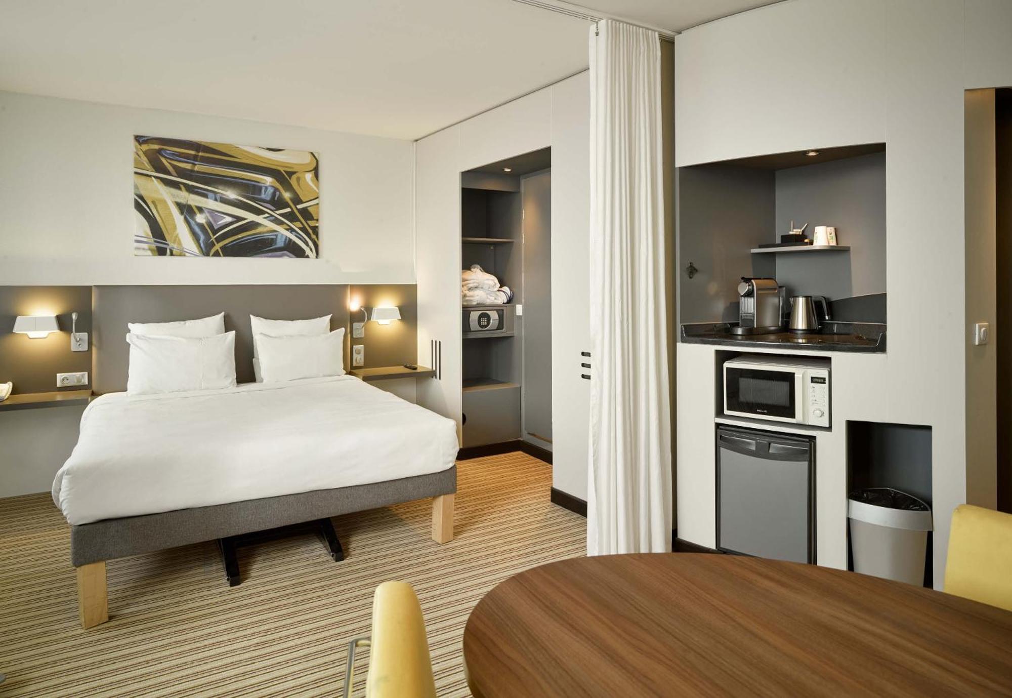 B&B Hotel Velizy Est Екстериор снимка