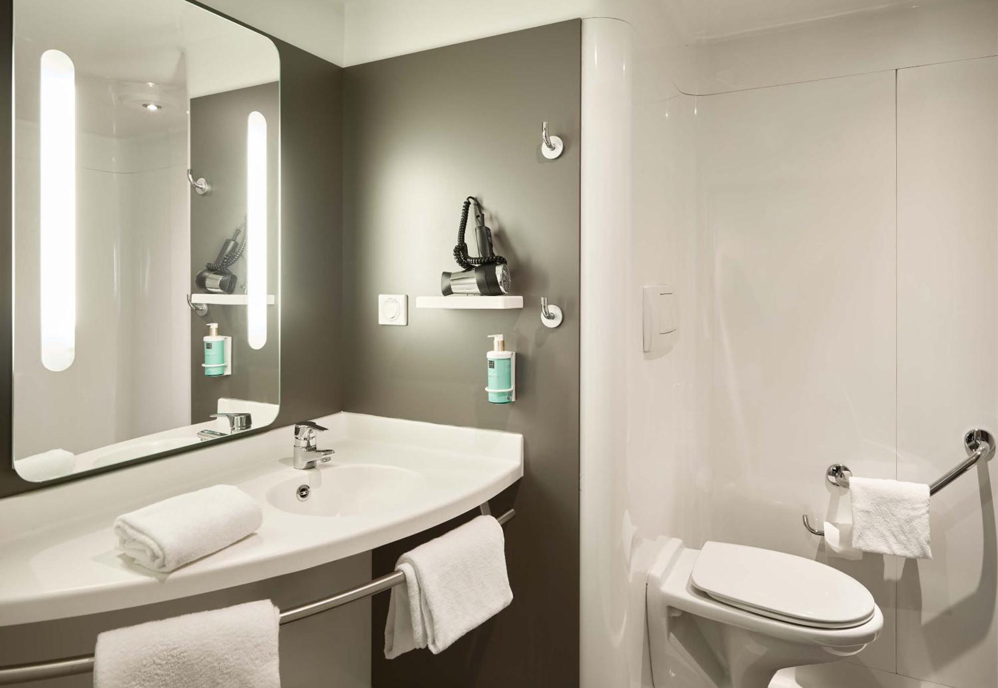 B&B Hotel Velizy Est Екстериор снимка