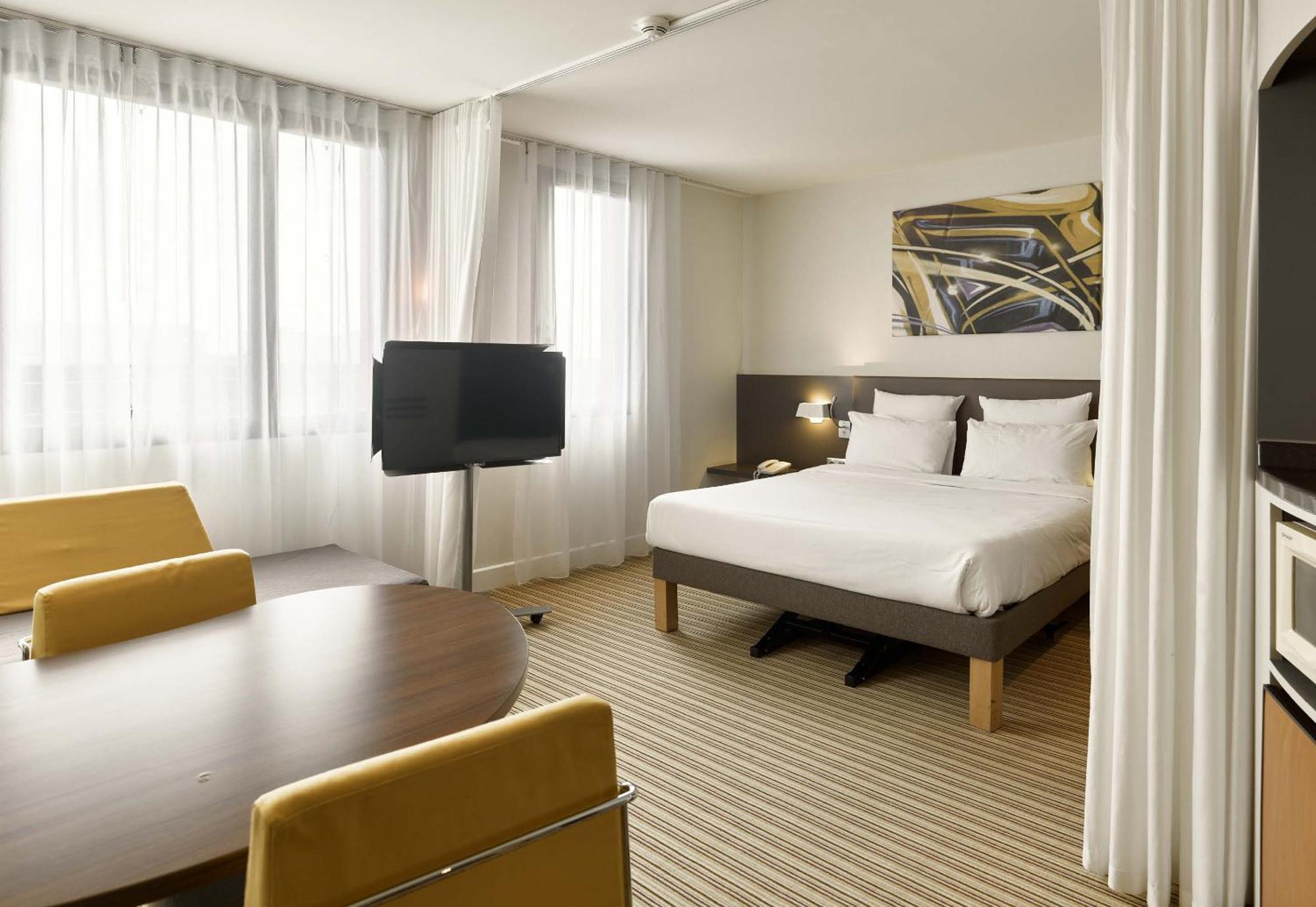 B&B Hotel Velizy Est Екстериор снимка