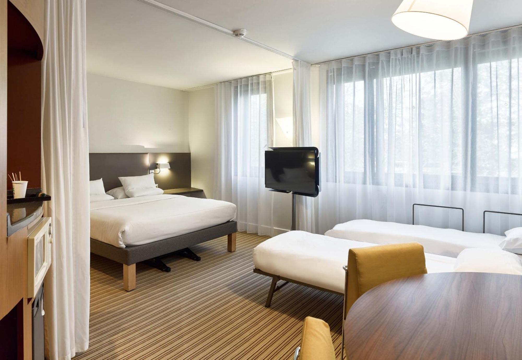 B&B Hotel Velizy Est Екстериор снимка